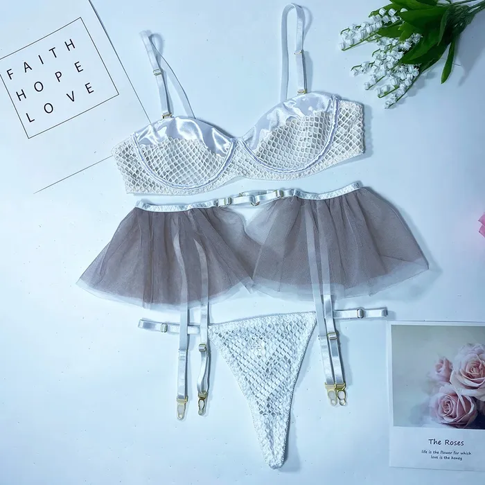 Female Sex Toys EVEs SECRETS Womens Luxury Lace and Ruffled Set 3Piece Erotic Lingerie of Sexy Bra panty Garter Belt