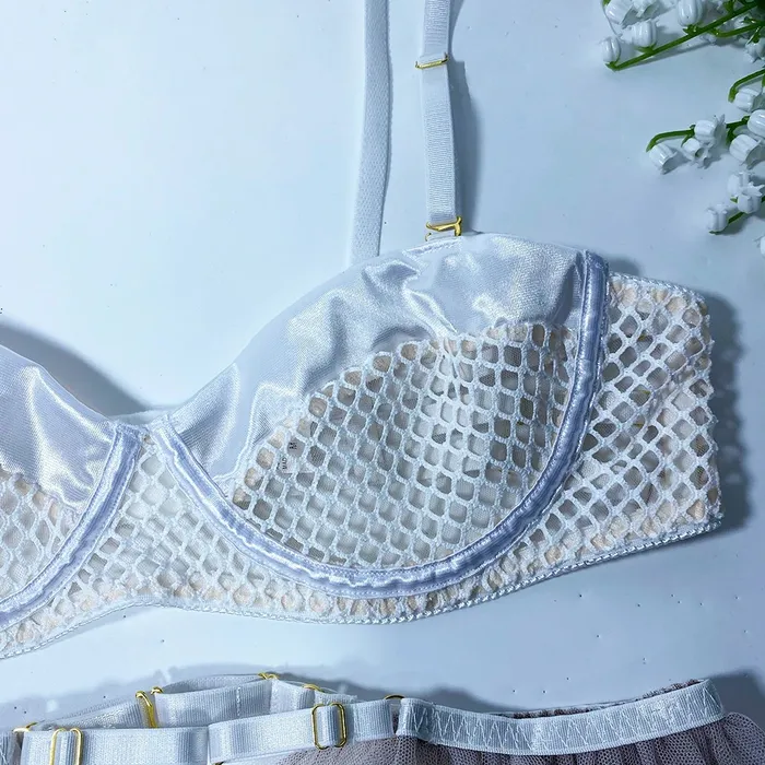 Female Sex Toys EVEs SECRETS Womens Luxury Lace and Ruffled Set 3Piece Erotic Lingerie of Sexy Bra panty Garter Belt