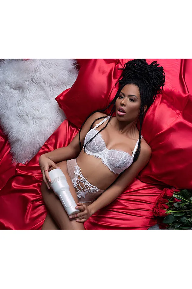 Fleshlight Girls Kira Noir Spellbound Custom Pussy Masturbator Fleshlight Male Sex Toys